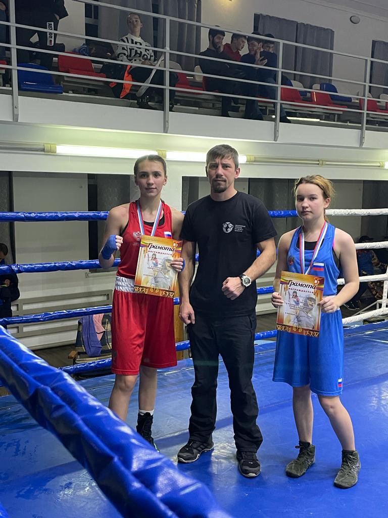 Первенстве СКФО по боксу среди девушек 13-14 лет, 15-16 лет и юниорок 17-18 лет.